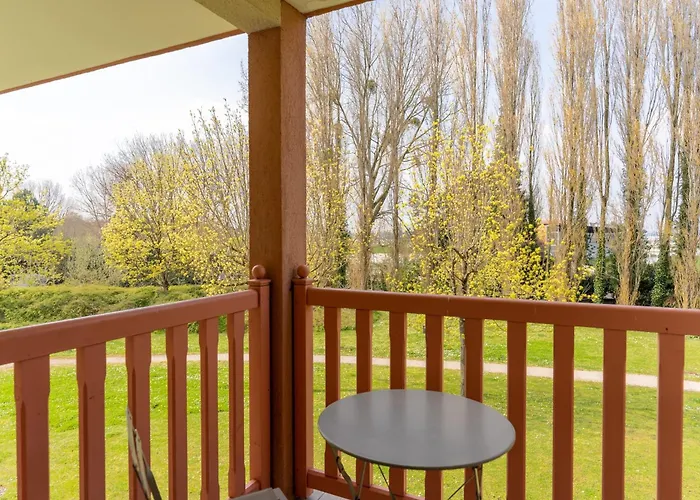 6-Person Flat With Swimming Pool Tennis Court And Car Park 157