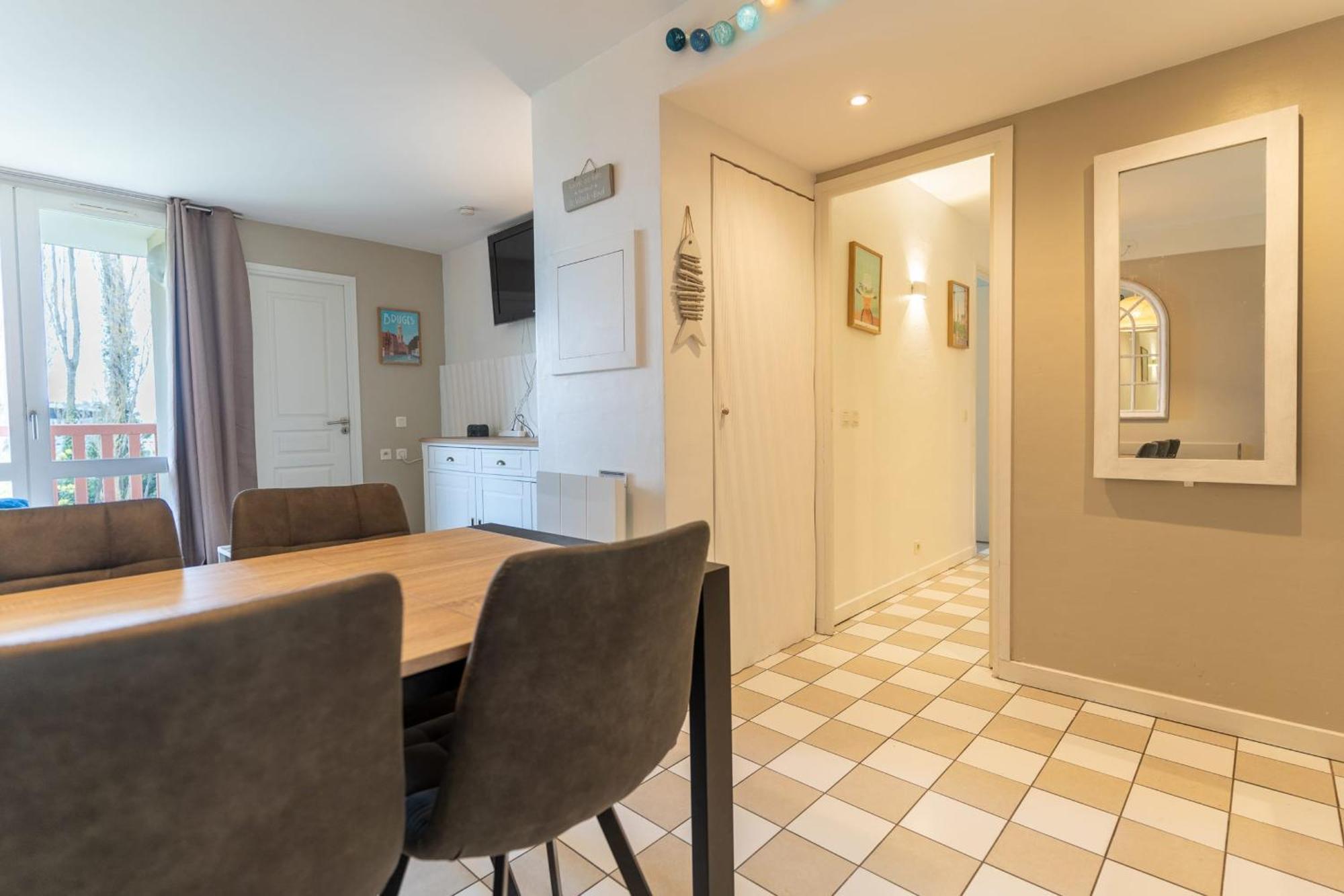 6-person Flat With Swimming Pool Tennis Court And Car Park 157 Le Touquet