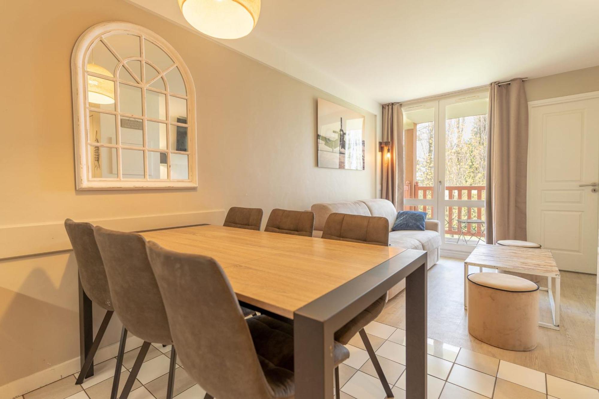 6-person Flat With Swimming Pool Tennis Court And Car Park 157 * Le Touquet