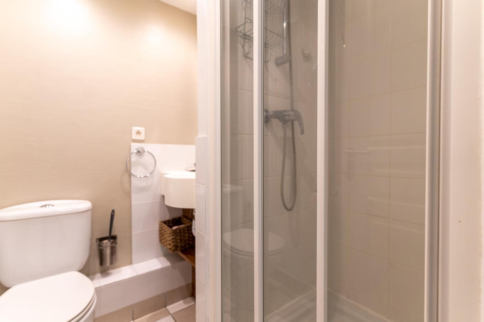 6-person Flat With Swimming Pool Tennis Court And Car Park 157 Apartment